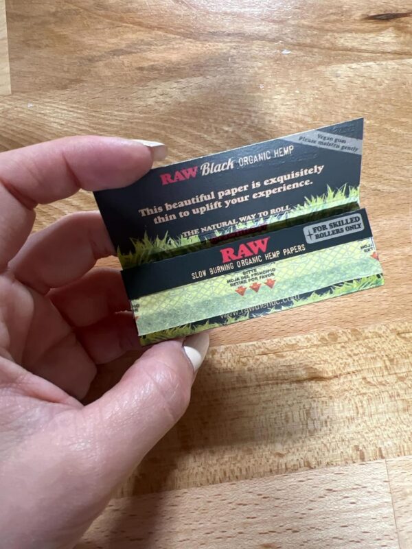 RAW Black Organic 1 1/4 Rolling Papers - 10 Pack - 50 Leaves per Pack = 500 Leaves - Image 3